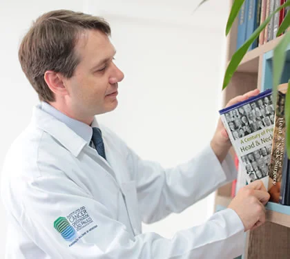 Especialidades Médicas - Cirurgia de Cabeça e Pescoço